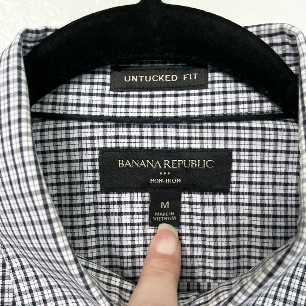 Banana Republic - Men’s Slim Untucked Fit Button Down Dress Shirt | Size Medium